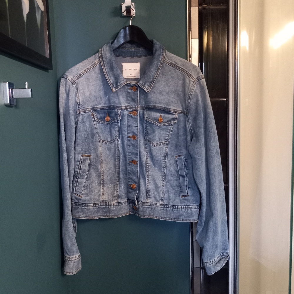 ☄️ Host Pick ☄️Celebrity Pink Women's Size XL Jean Jacket